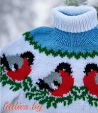 Этот нарядный детский свитер со снегирями вяжется спицами снизу вверх для удобства выполнения круглой жаккардовой кокетки Вязание сп